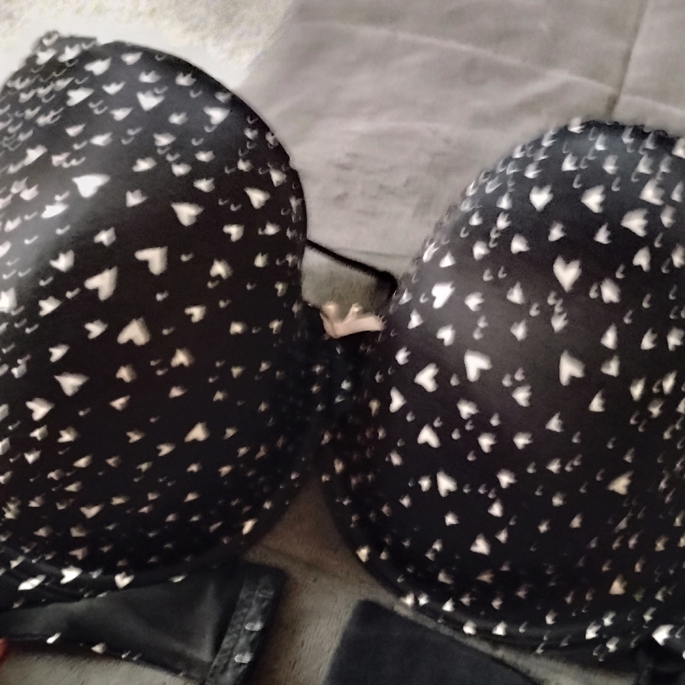 Victoria's Secret 38DD Body by Victoria lined perfect coverage